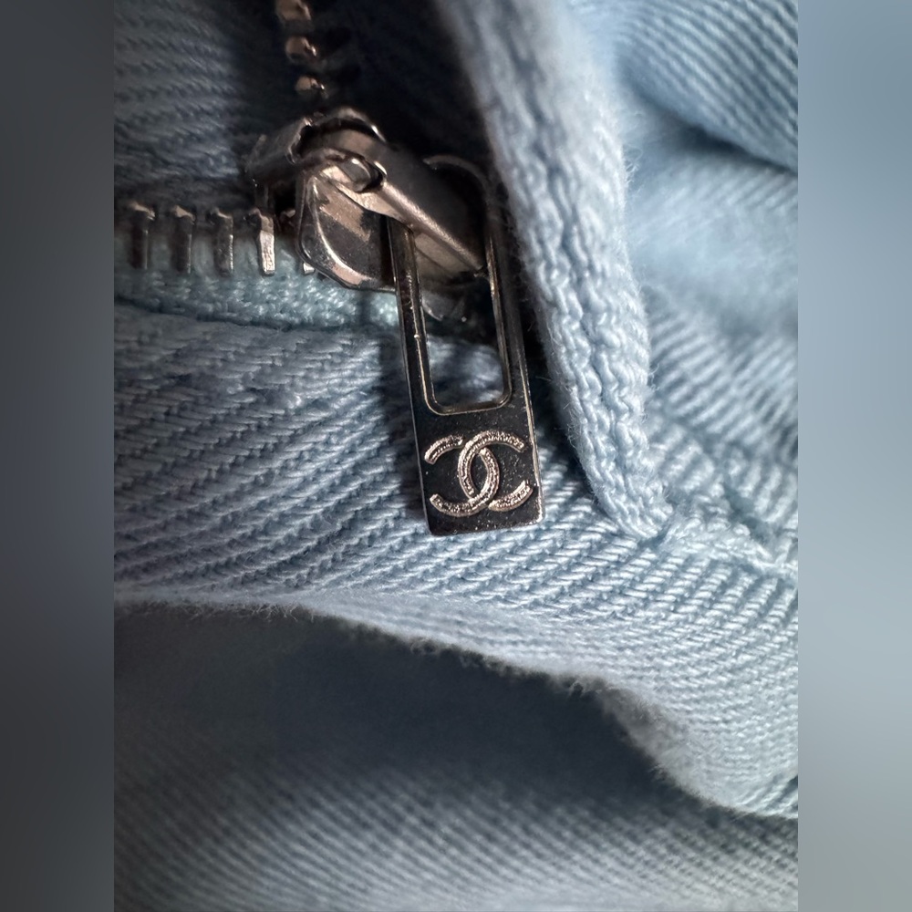 Chanel La Riviera Collection CC Logo Runway Embroidered Light Wash Cotton Jeans - Picture 10 of 11